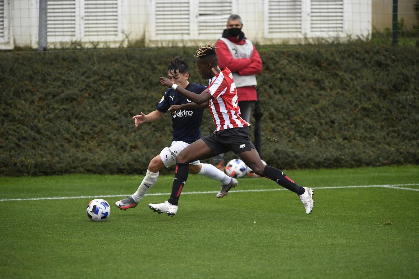 Un gol de Balboa, que acababa de entrar al campo, conduce al Racing a la primera victoria de la temporada.