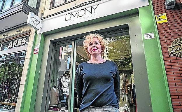 Mónica Andrés, de Dmony, en su nueva ubicación de Hernán Cortés. 