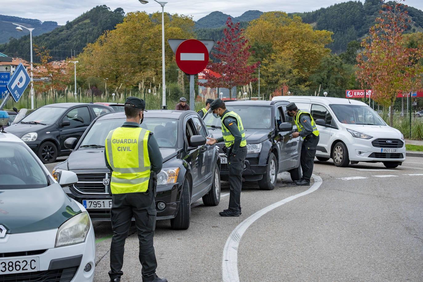 Los vecinos de Castro y la zona oriental de Cantabria sufren el confinamiento del País Vasco decretado el lunes.