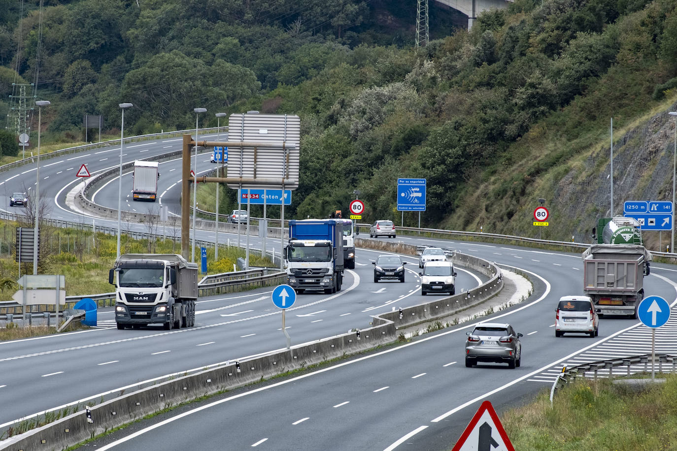 Los vecinos de Castro y la zona oriental de Cantabria sufren el confinamiento del País Vasco decretado el lunes.