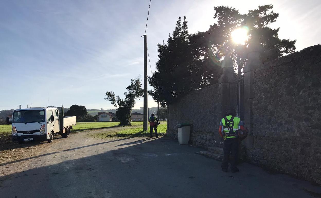 Limpieza de cementerios acometida en Ribamontán al Mar 