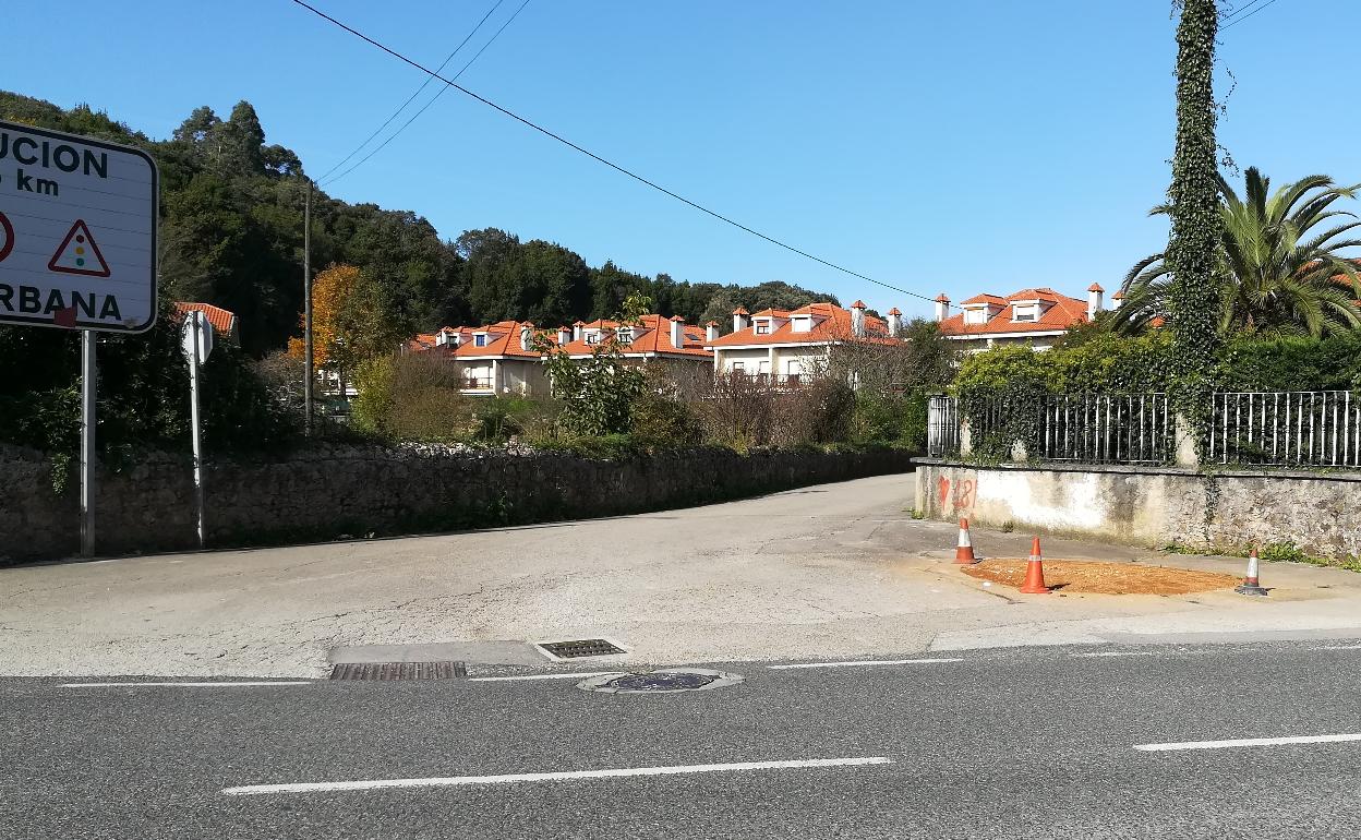 Camargo retira el monolito dedicado a José Antonio Primo de Rivera, ubicado en Revilla