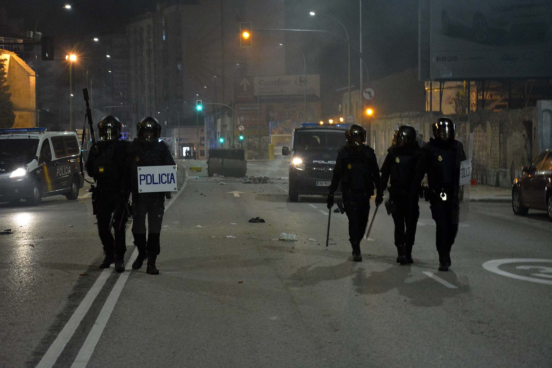 Fotos: La concentración contra las medidas anticovid acaba en batalla campal en Gamonal