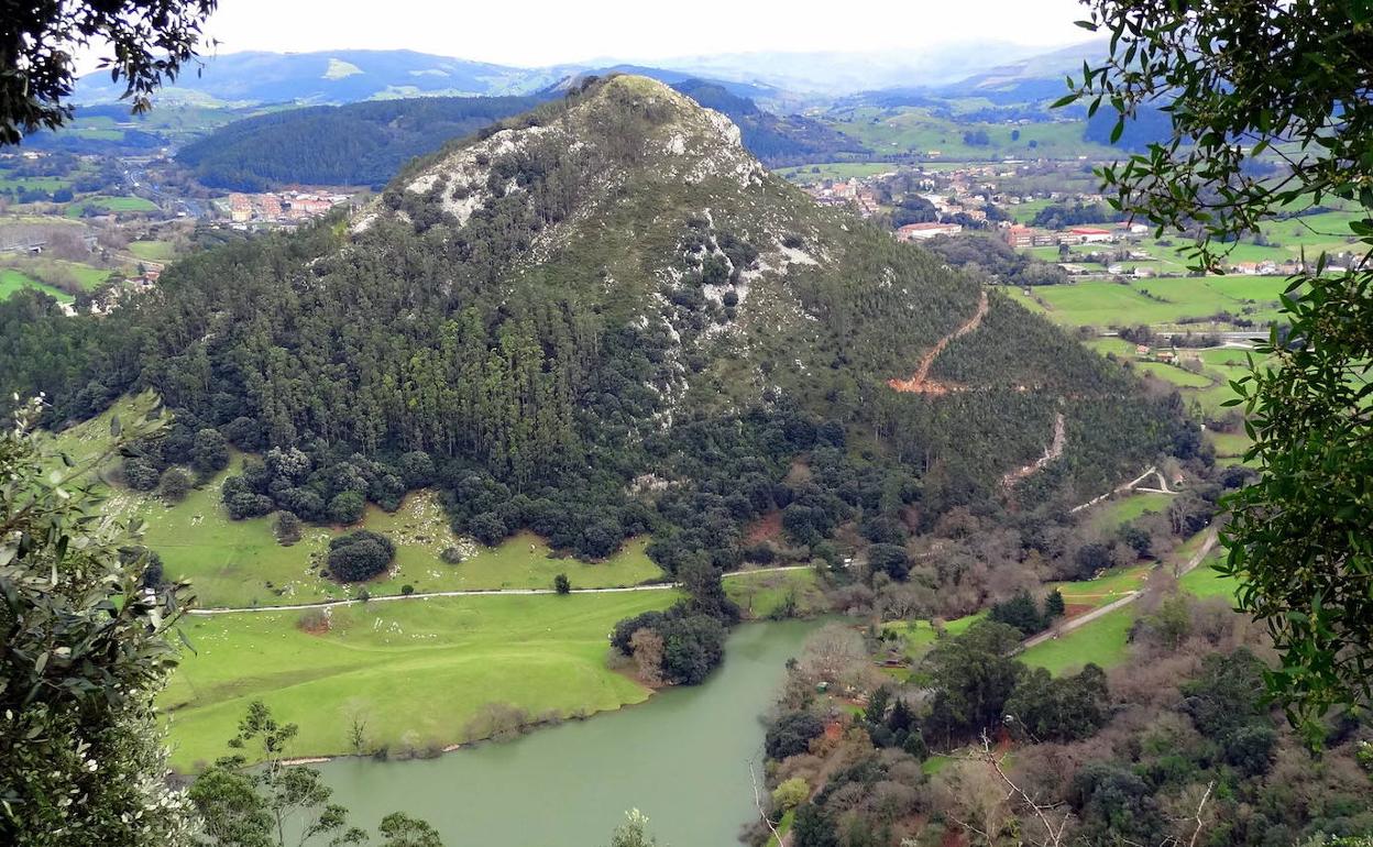 Vista del Pico del Castillo, en Medio Cudeyo.
