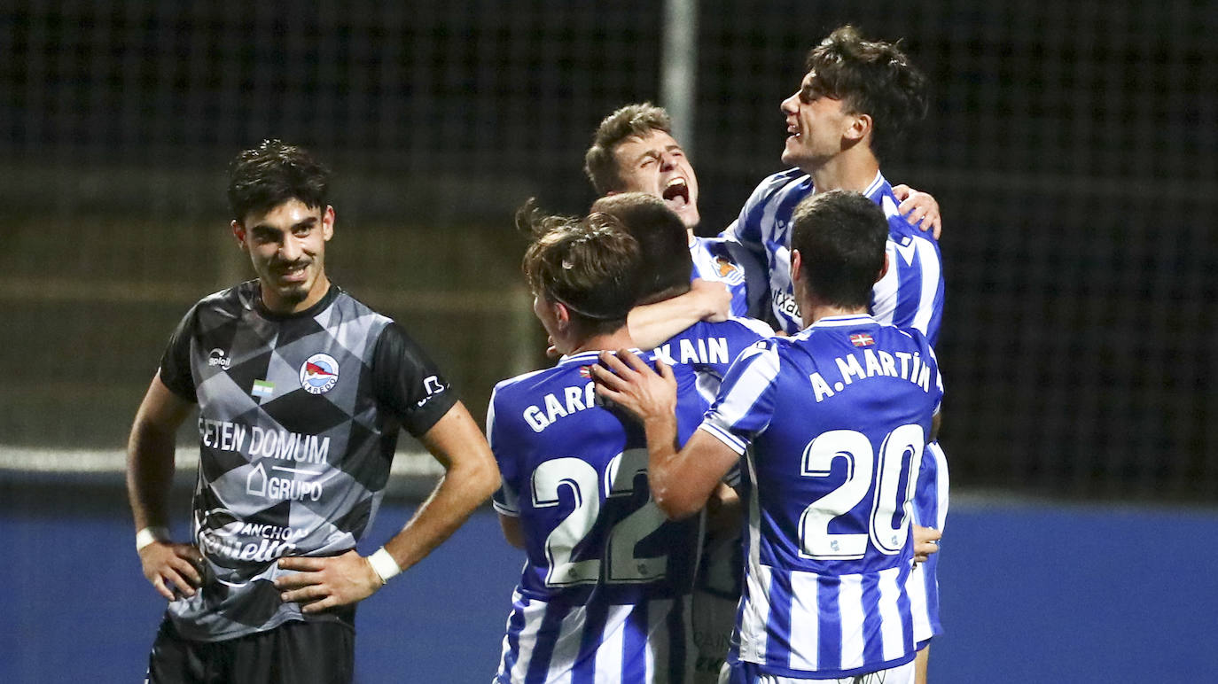 Fotos: Imágenes del Real Sociedad B-Laredo