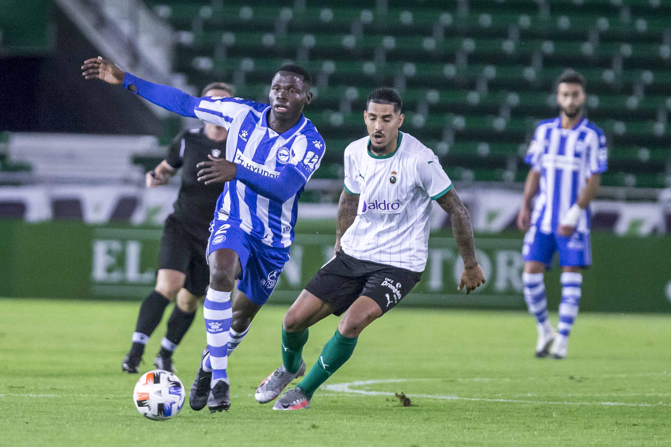 Fotos: Las mejores imágenes del Racing-Alavés B