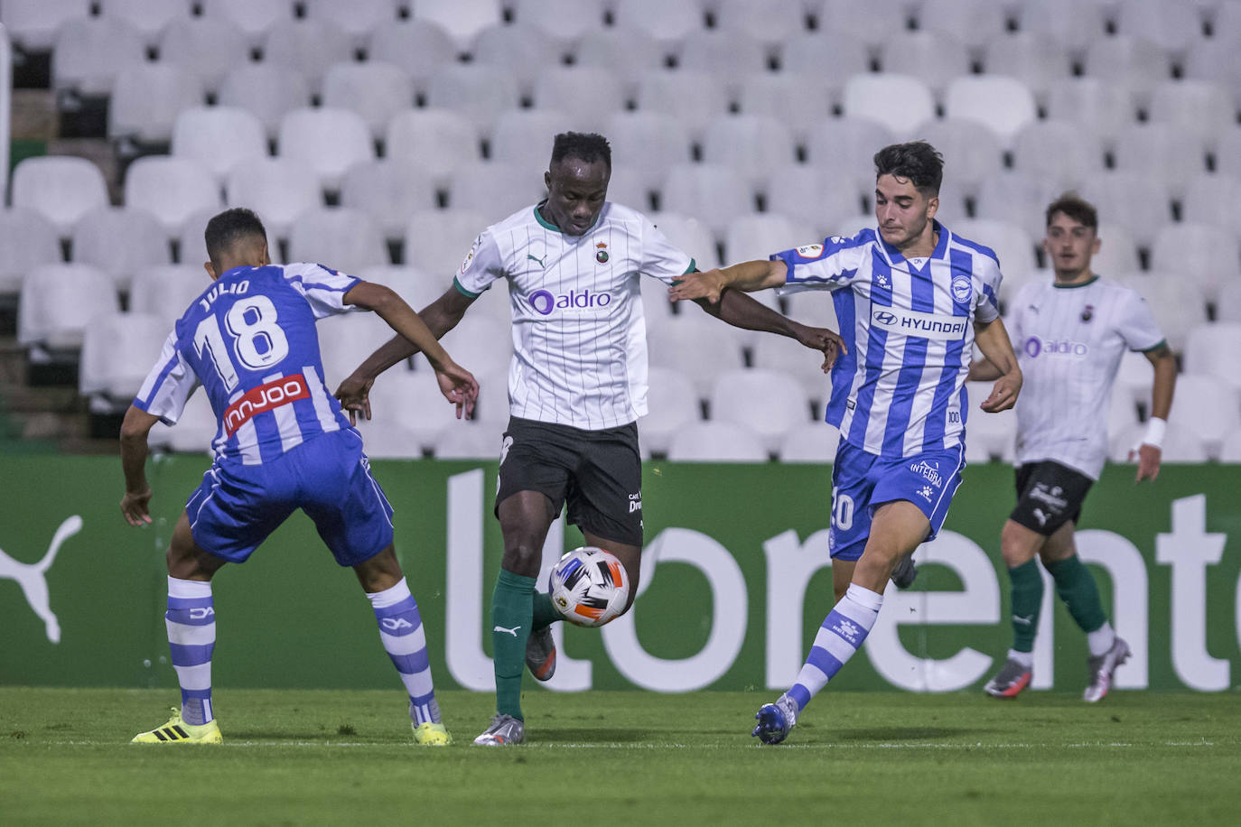 Fotos: Las mejores imágenes del Racing-Alavés B