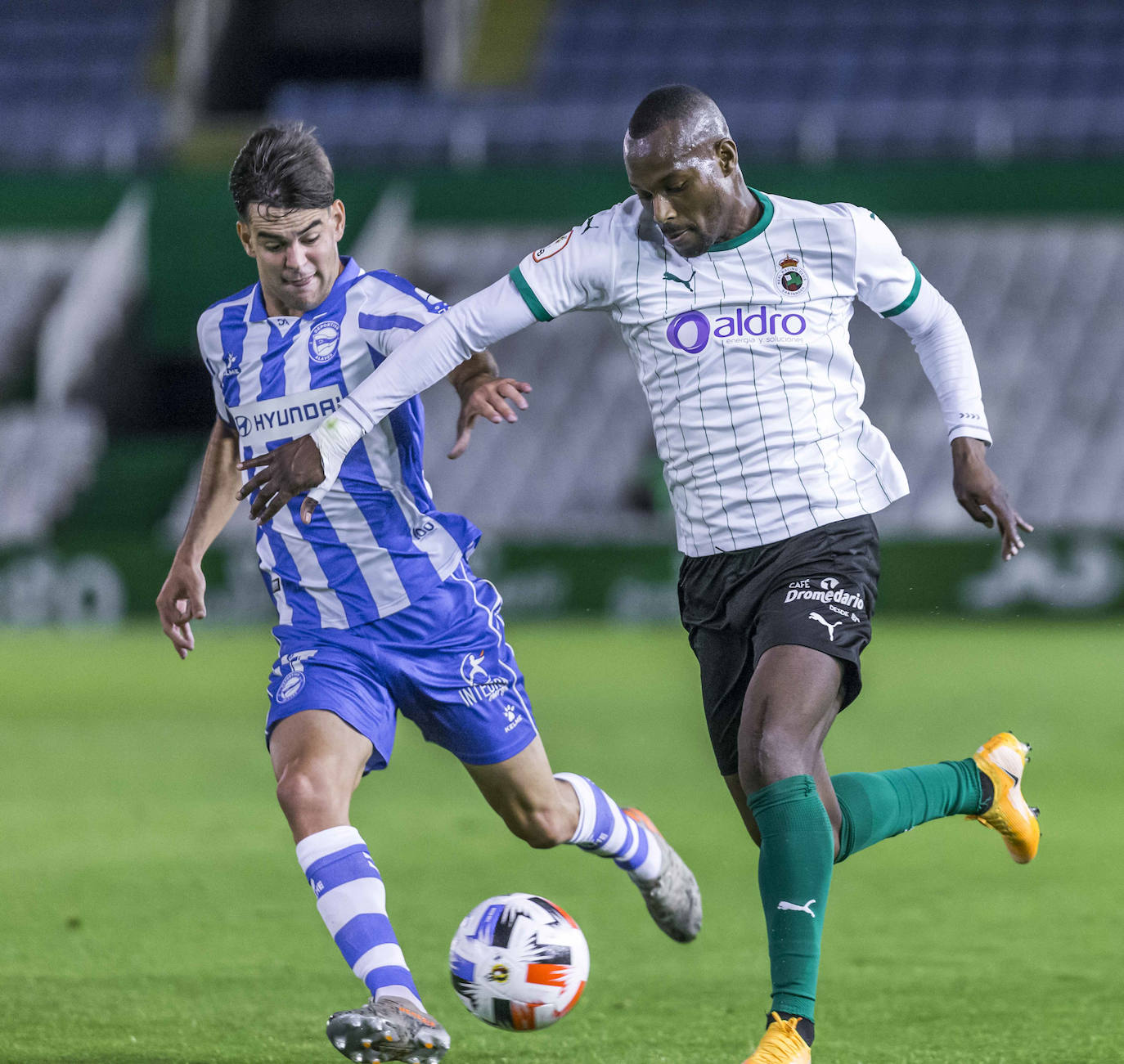 Fotos: Las mejores imágenes del Racing-Alavés B