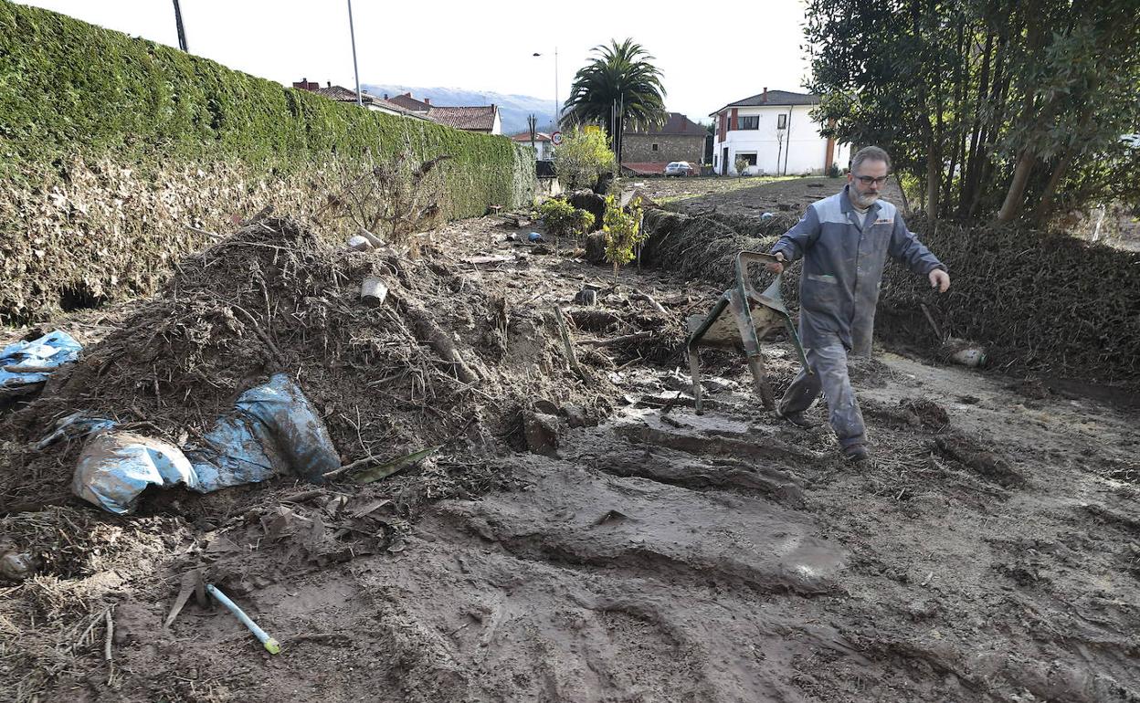 Inundaciones por crecida del río Saja en Villanueva de la Peña