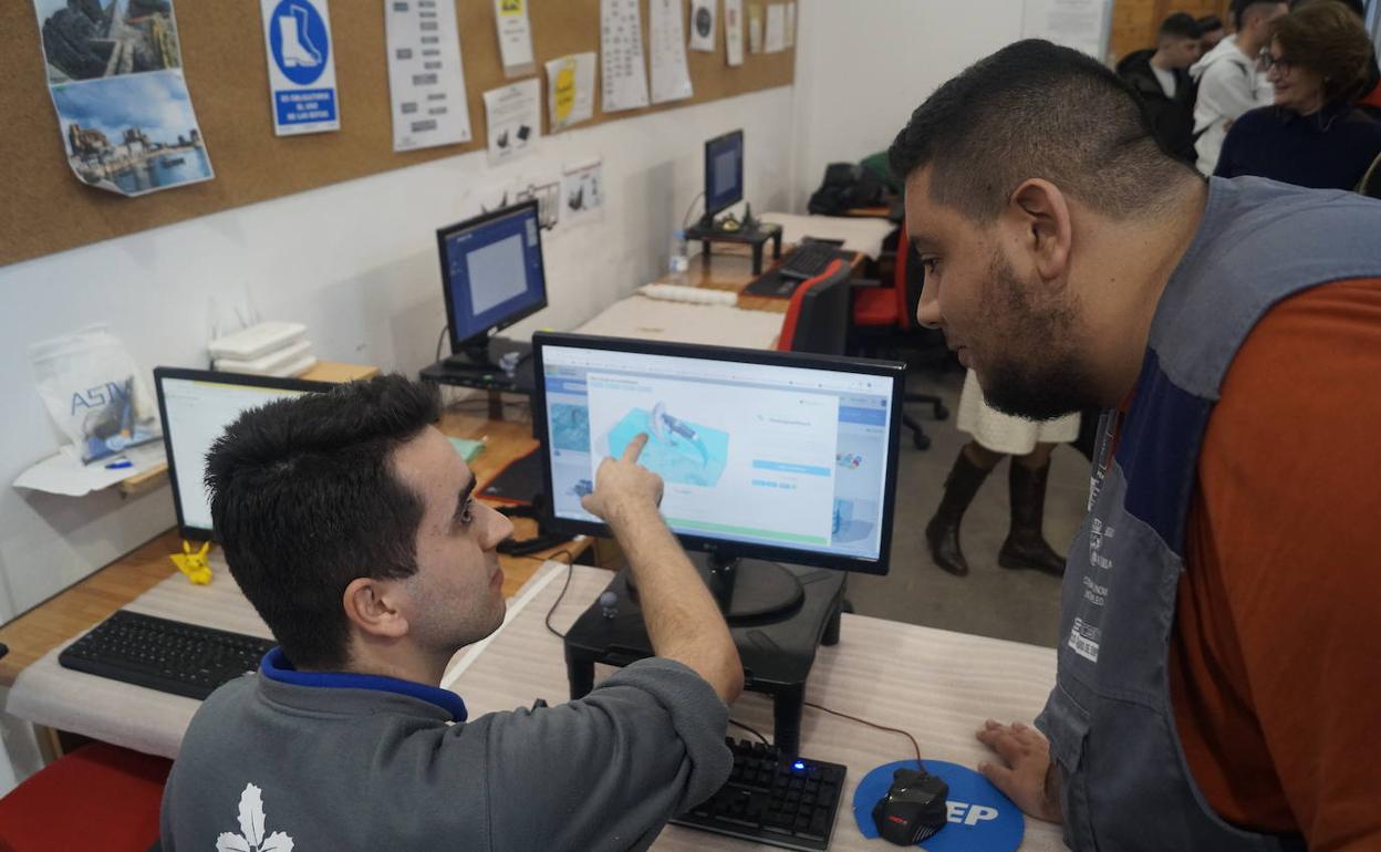 Alumnos de la Escuela Taller de Castro. 