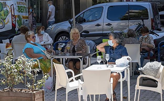 La prohibición de entrar en bares y restaurantes estará vigente desde la madrugada del sábado