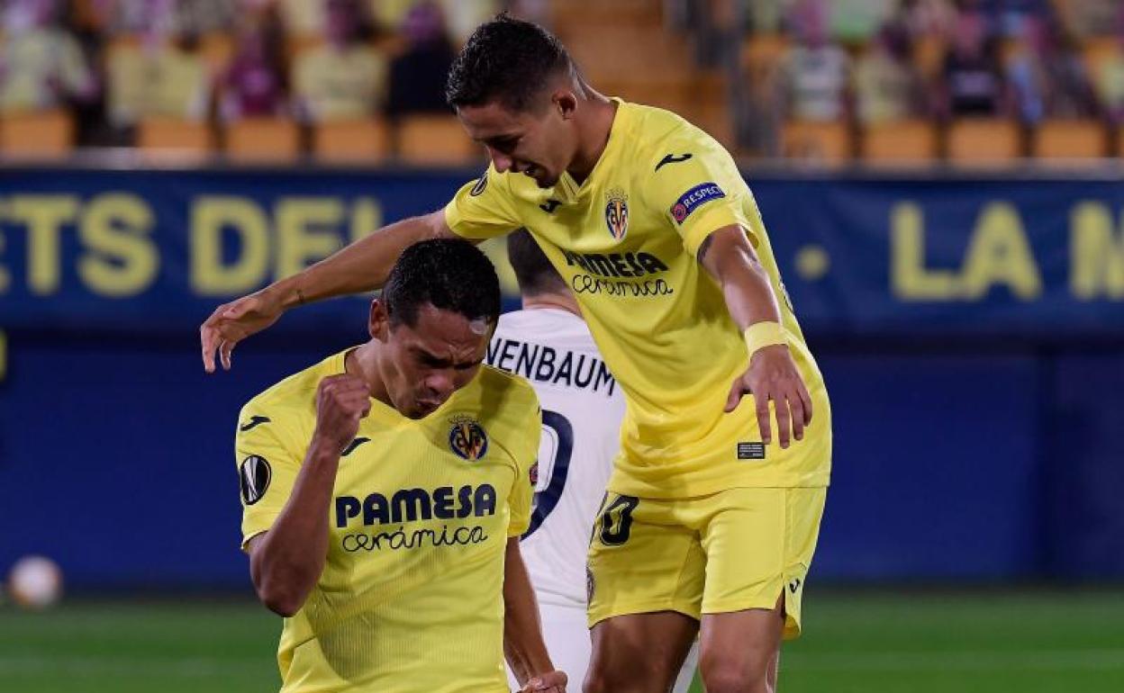 Bacca celebra uno de sus goles. 