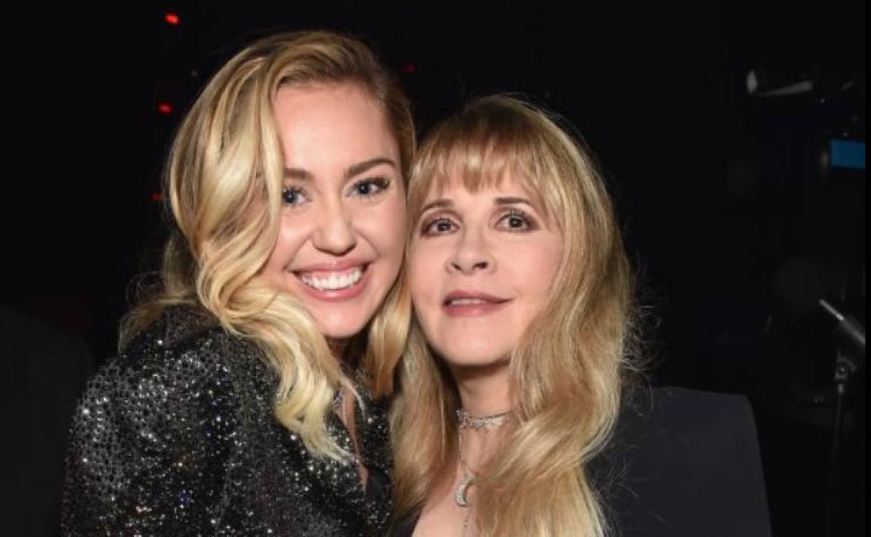 Miley Cyrus y Stevie Nicks, mano a mano