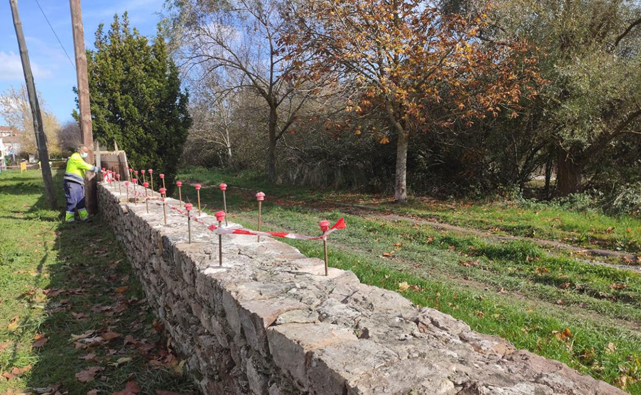 El equipo de gobierno de Reinosa financia el recrecimiento del muro de Sorribero