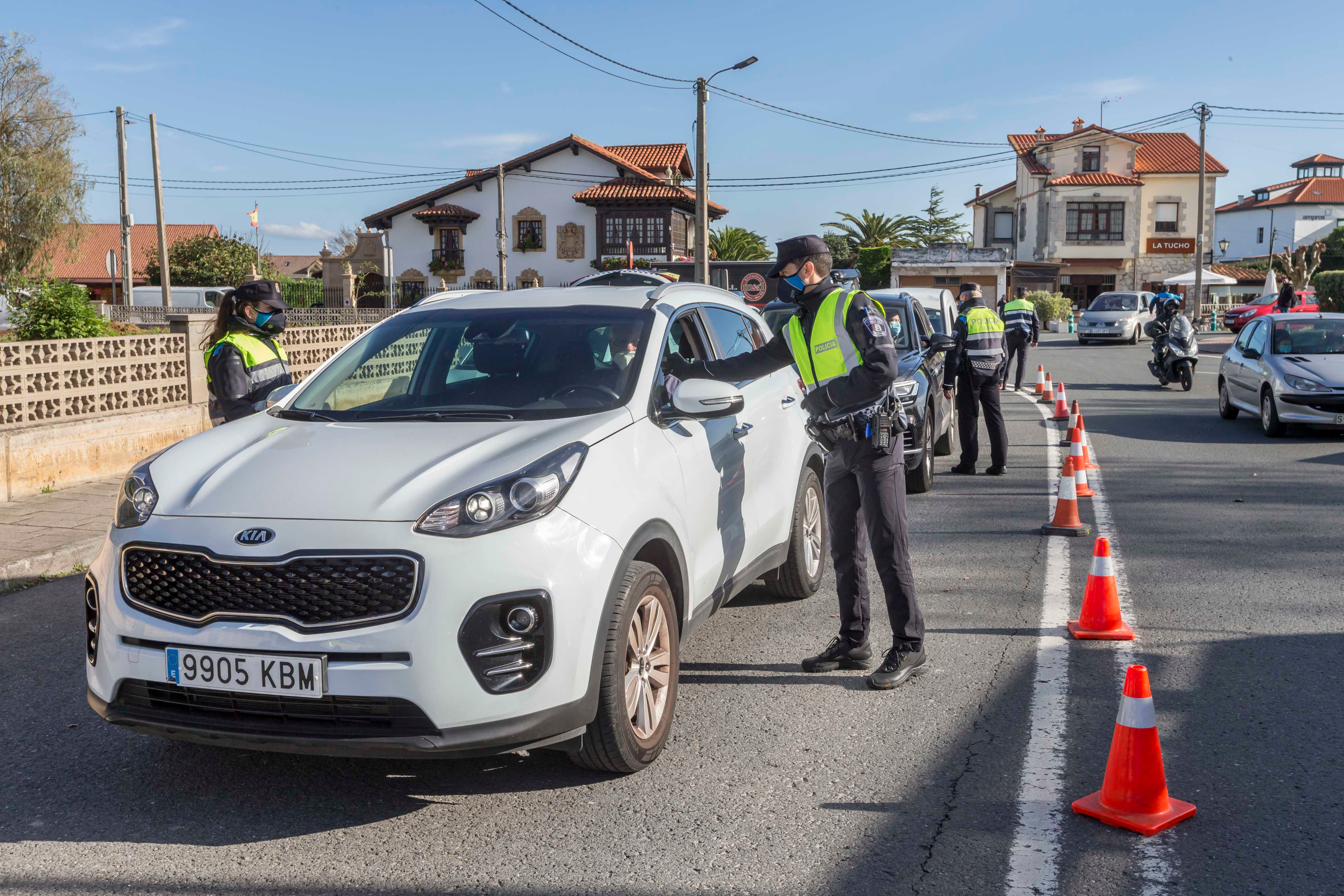 La Policía Nacional y la Policía Local de Santander controlan los accesos a la capital.