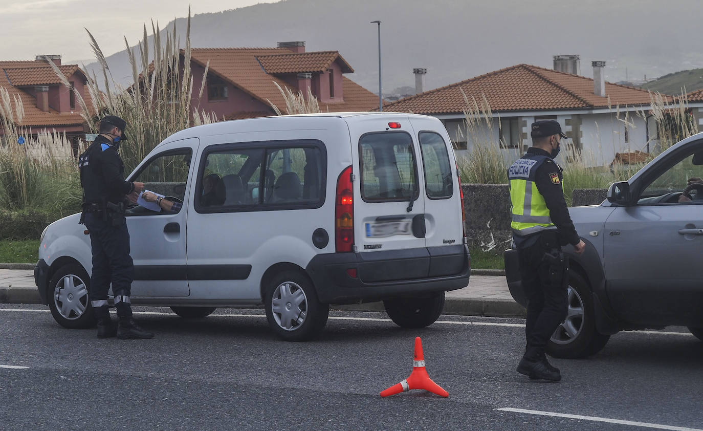 La Policía Nacional y la Policía Local de Santander controlan los accesos a la capital.