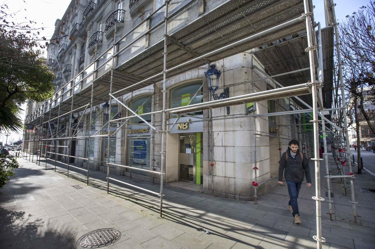 Imagen de archivo de la antigua oficina de Novo Banco en Santander, que cerró sus puertas en diciembre del año pasado.