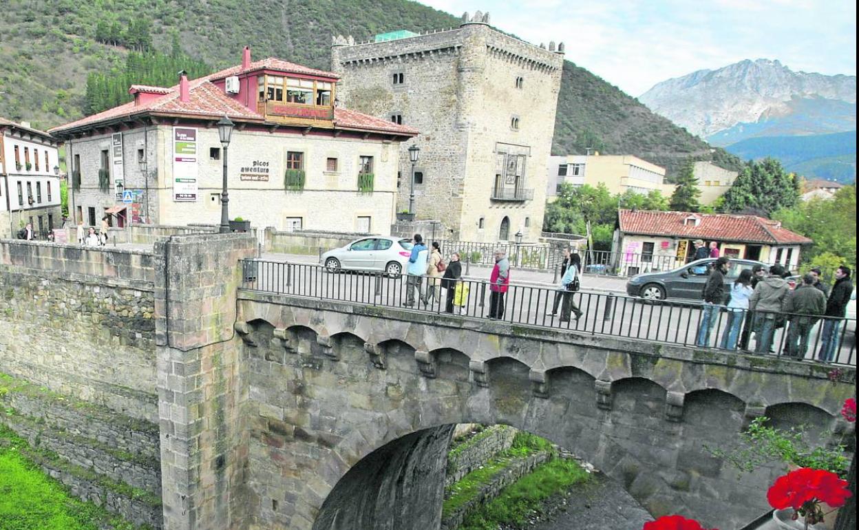 Puente Nuevo y Torre del Infantado.