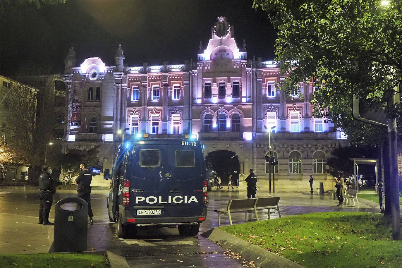 La noche del viernes y la madrugada de este sábado ha transcurrido sin incidentes en Santander.