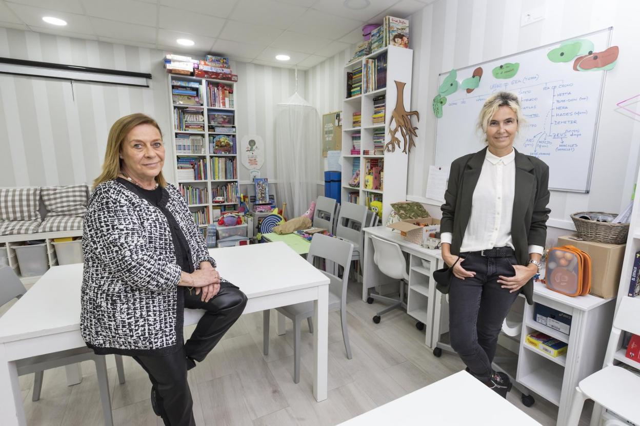 Marta González Estéfani, izquierda, y Julia Tosio, técnico del programa ProInfancia. roberto ruiz