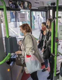 Imagen secundaria 2 - Silencio en el autobús, el virus está en el aire