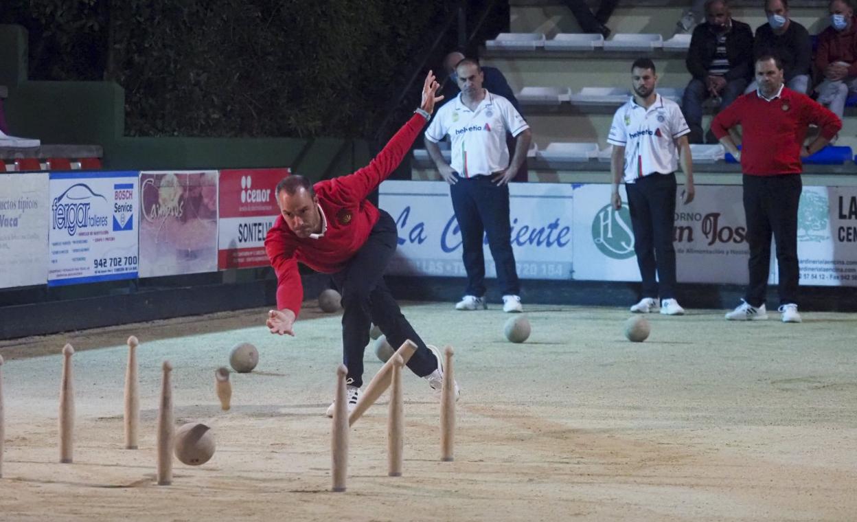David Penagos birla para Casa Sampedro, la peña con menos nulas de la Liga. sane