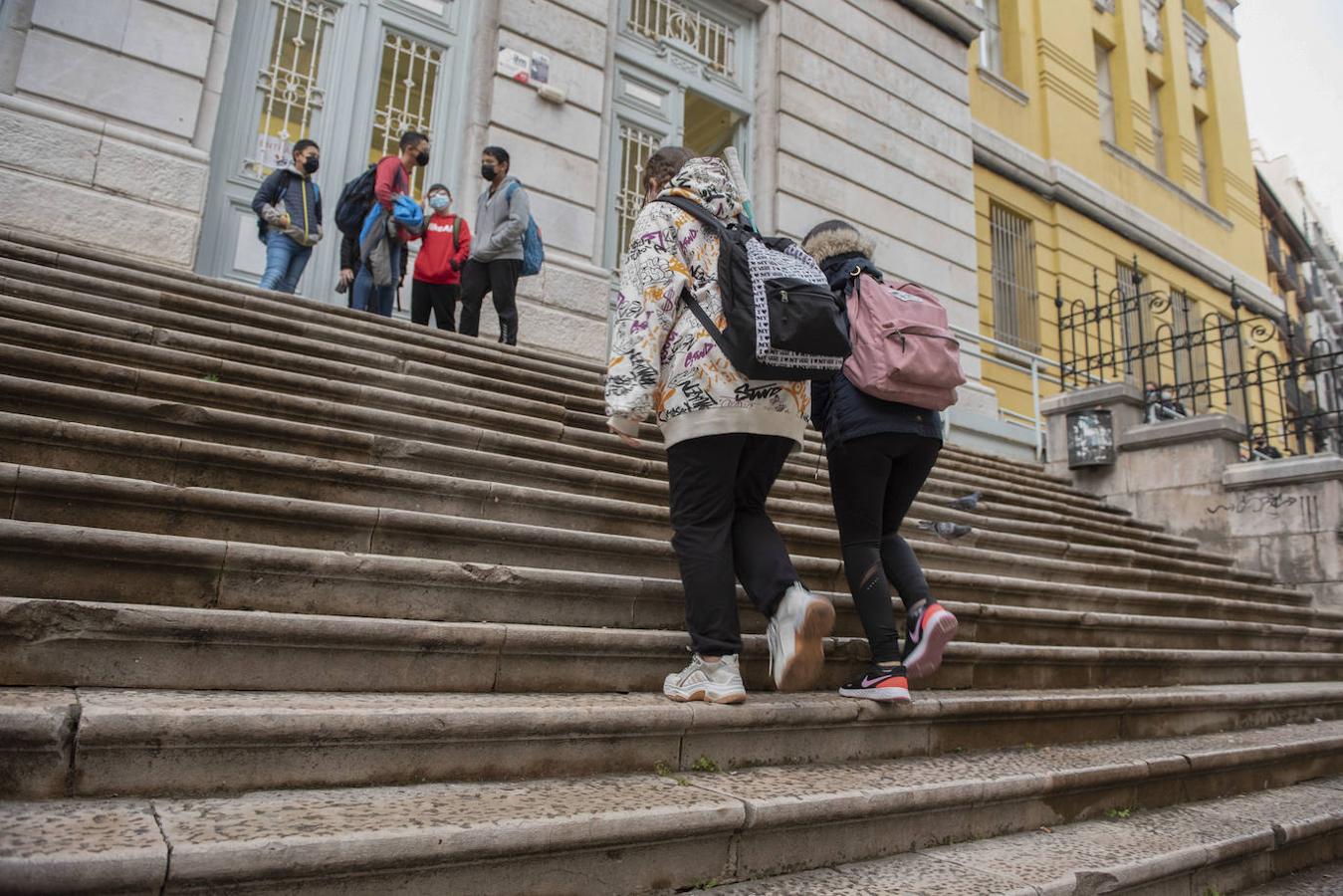 Apenas un 13% de docentes han secundado la huelga, porcentaje que los sindicatos elevan por encima del 25%