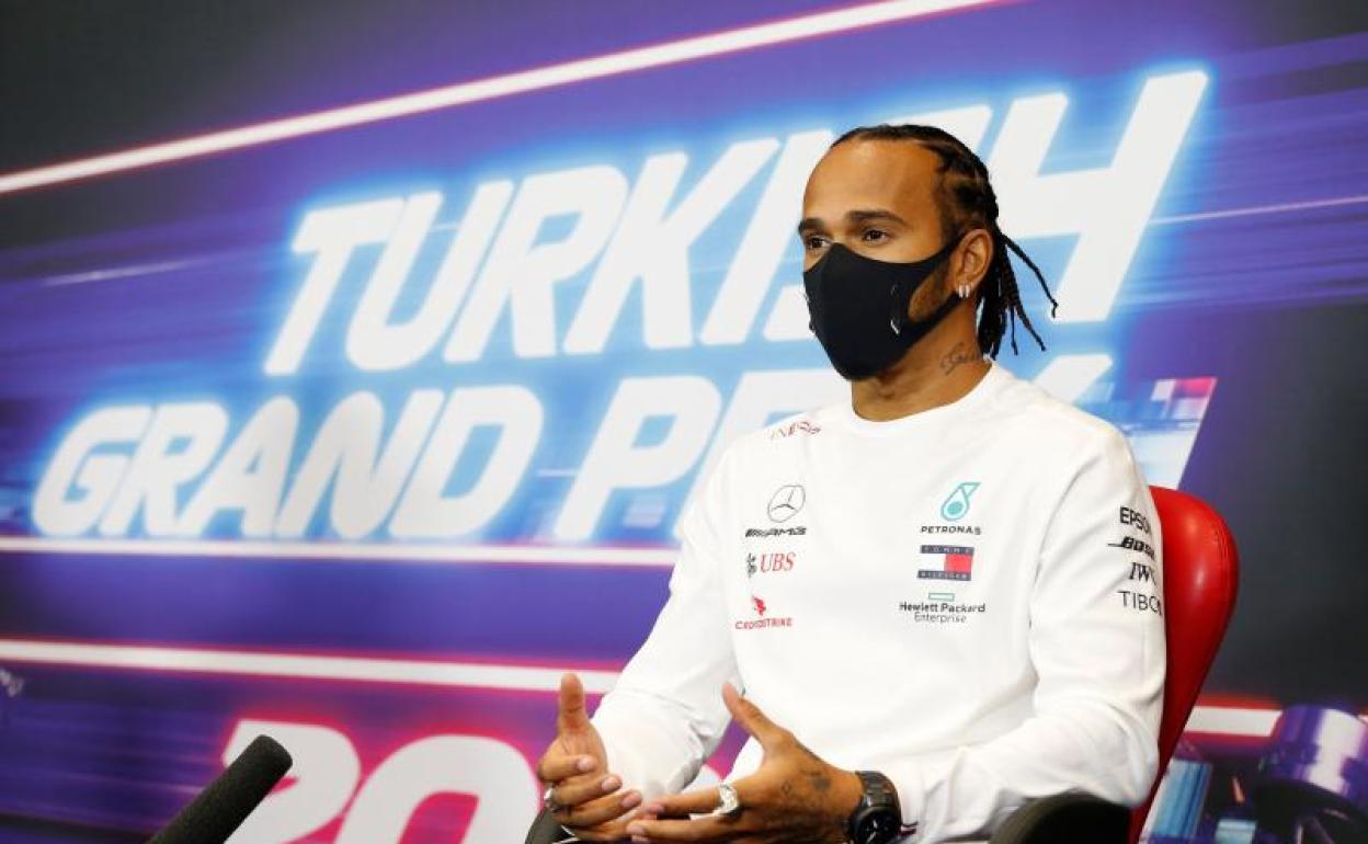 Lewis Hamilton, en la rueda de prensa previa al Gran Premio de Turquía. 