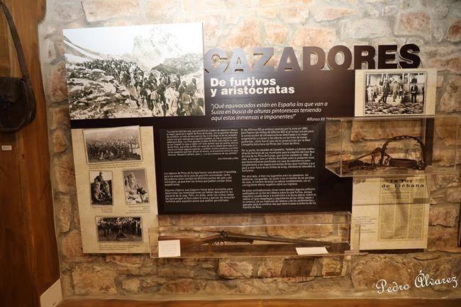 Ubicado en el edificio de la antigua Cuadra del Toro, las nuevas instalaciones ofrecen un detallado recorrido por la historia del montañismo en la comarca