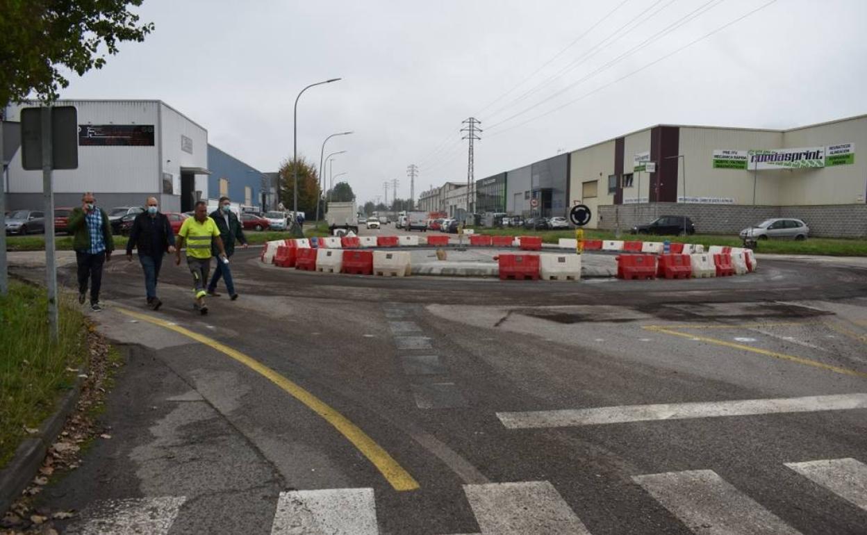 Visita del alcalde y concejal de Obras al polígono