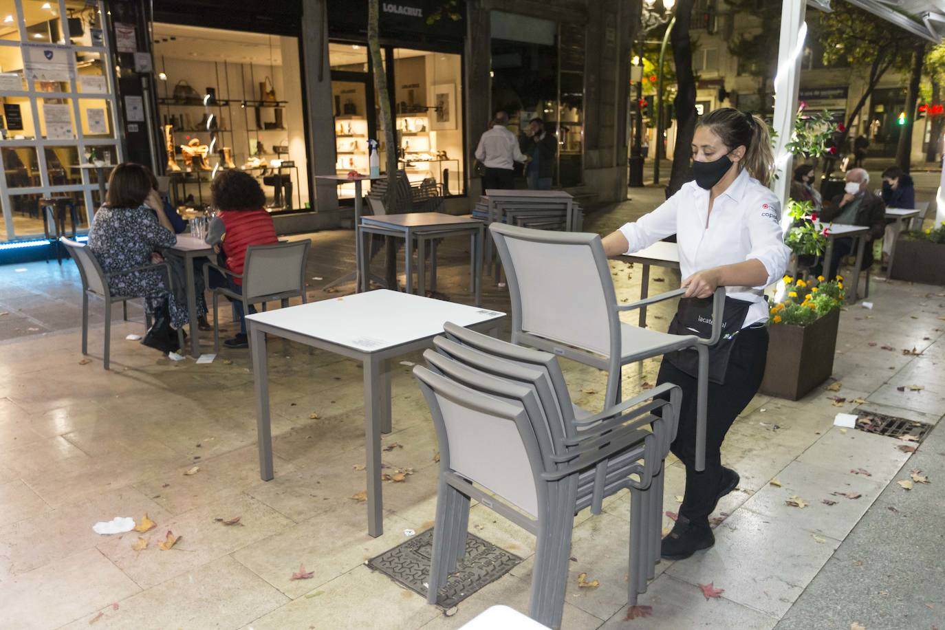 El toque de queda dejó vacias las calles de Santander