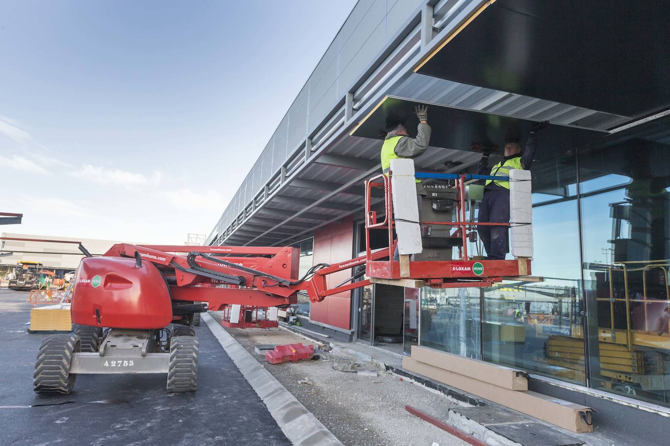 El centro comercial Bahía Real última los preparativos para abrir en tres semanas 