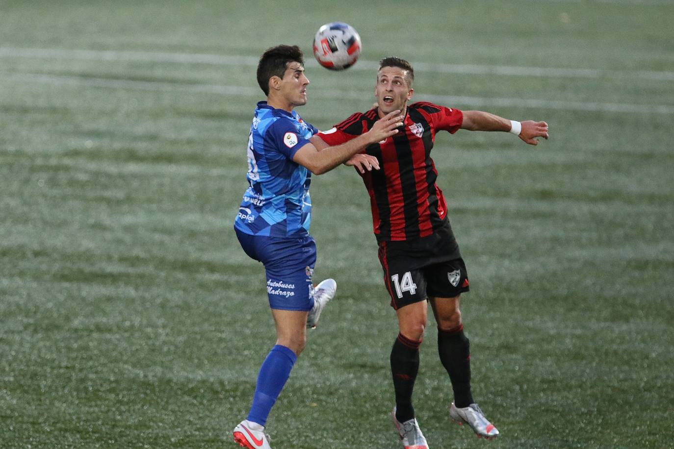 El Laredo no está teniendo una buena temporada a domicilio. Con la derrota frente al Arenas Club de este domingo (1-0), el cuadro de Manu Calleja acumula casi un mes sin conocer la victoria fuera de casa