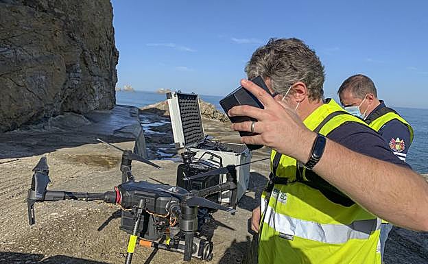 Imagen principal - El cuerpo aparecido frente a la costa de Miengo es el de Raúl Tolosa
