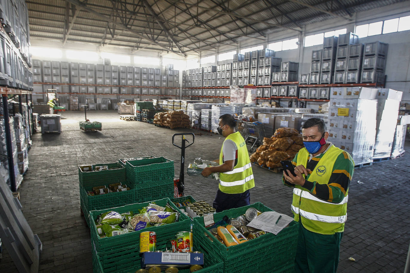 Ahora más que nunca urge llenar las estanterías del Banoco de Alimentos de Cantabria y por eso comienza una nueva campaña para la gran recogida