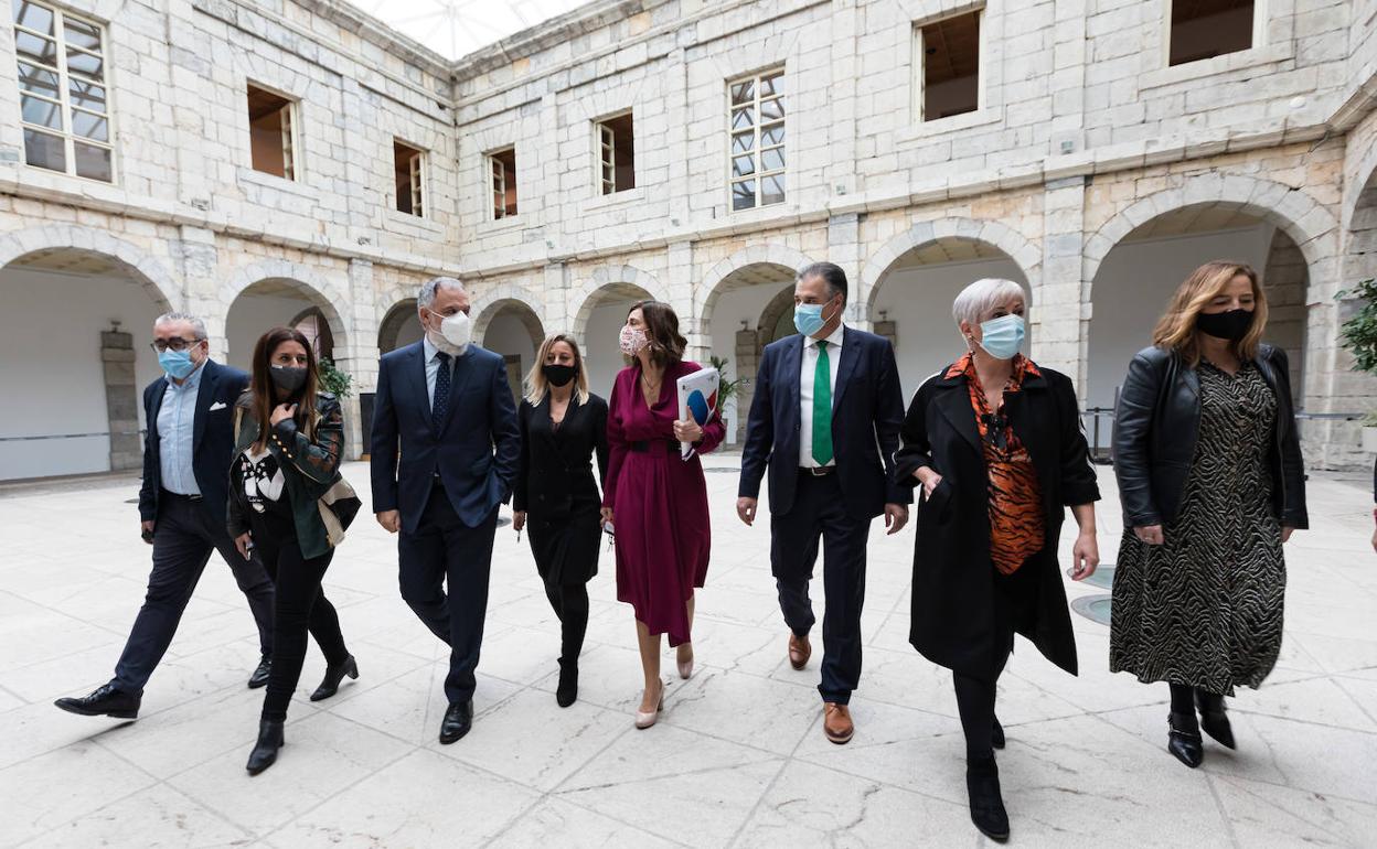 La consejera Fernández, en el Parlamento, donde hoy ha explicado sus presupuestos.