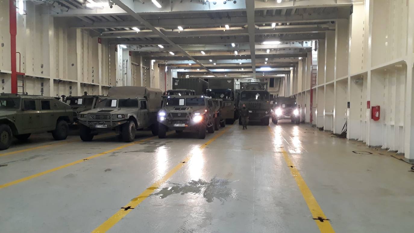 La Fuerza Logística Operativa del Ejército de Tierra dirigió y coordinó las labores logísticas relativas al desembarque de los 62 vehículos y 19 contenedores transportados en el barco Ro-Ro Passenger 'Gute', que venía de Lituania de participar en unos ejercicios de la OTAN.