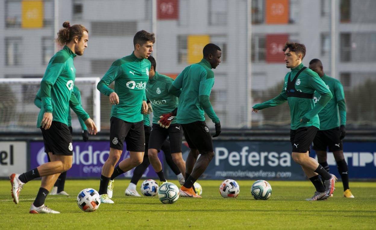 Maynau, Íñigo Sainz-Maza, Soko y Ceballos, en una sesión de la presente semana en La Albericia. 