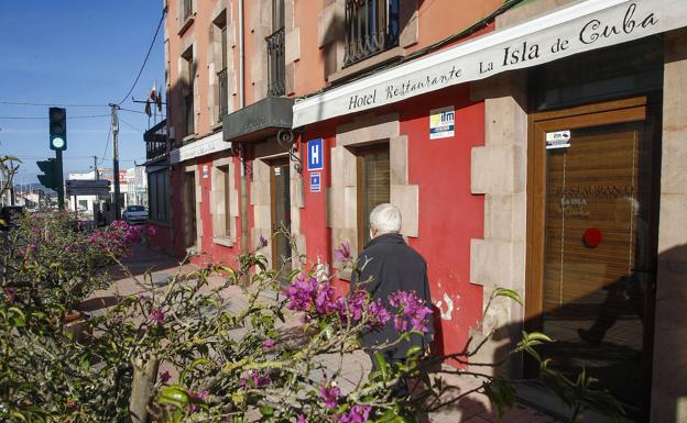 El restaurante cerró, el hotel sigue abierto. 