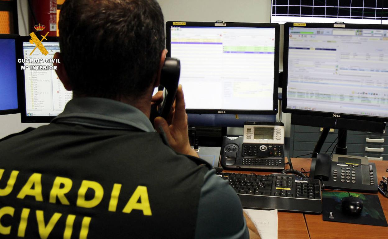 Tres detenidos en Peñarrubia y Santander por estafar por internet con una venta falsa y un fraudulento puesto de trabajo