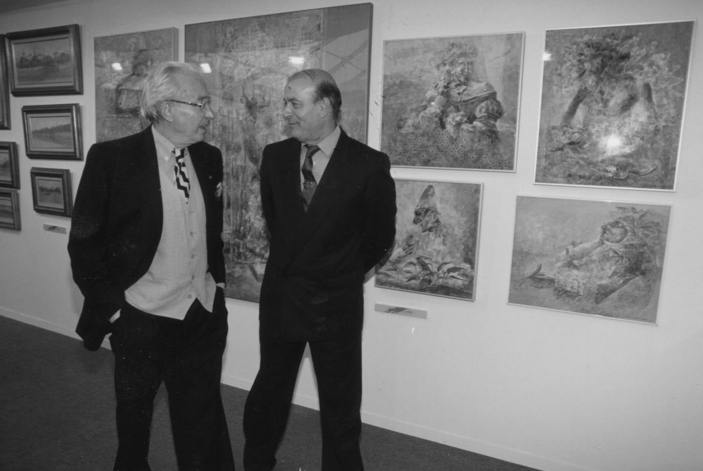 1993. Hormaechea junto a Jesús Aguirre, duque de Alba, en Artesantander.