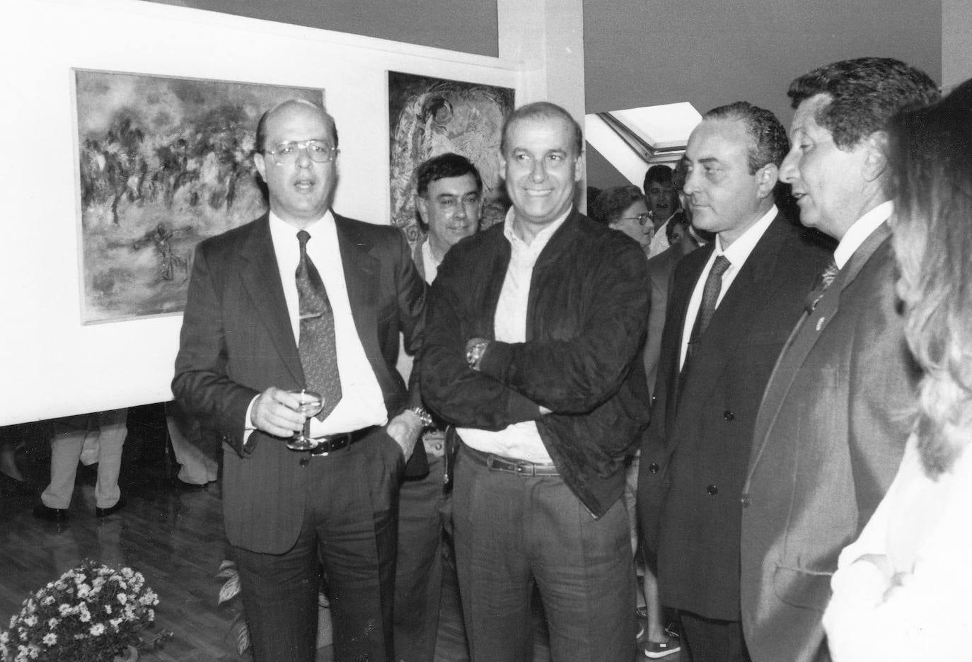 1993. Jesús Pindado Uslé durante la inauguración del museo de bolos en Beranga 'Jesús Pindado', junto a Juan Hormaechea.