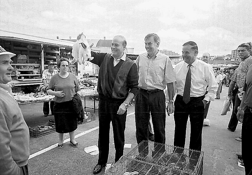 1999. Visita electoral de Juan Hormaechea a Torrelavega.