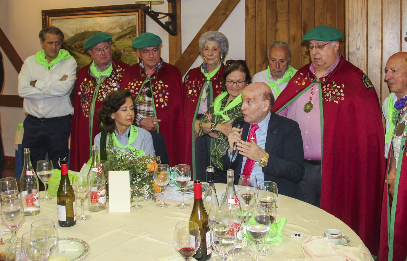 2016. Homenaje de un grupo de lebaniegos al expresidente regional, Juan Hormaechea, en Ojedo.