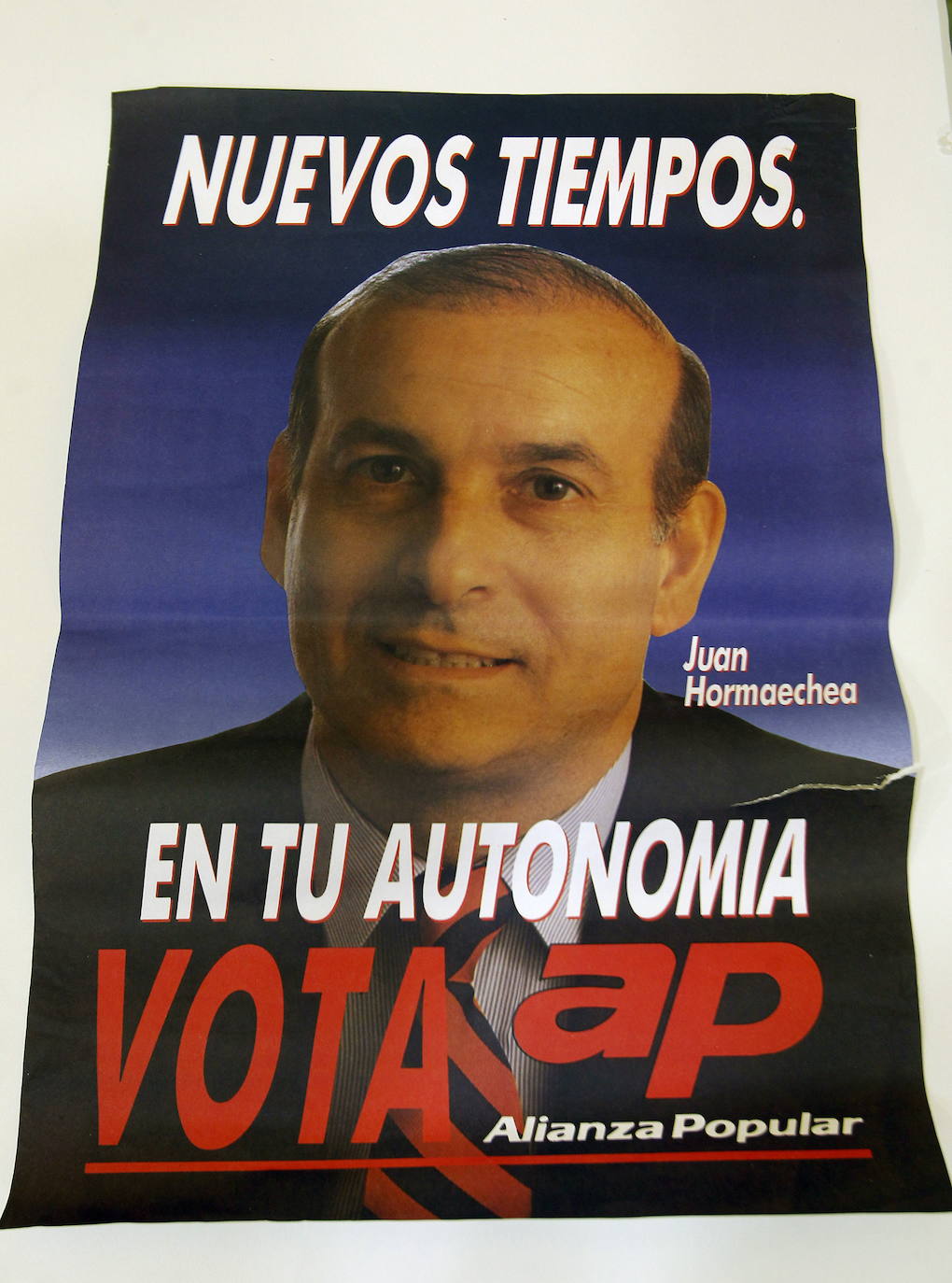 Cartel electoral antiguo de Alianza Popular para las elecciones regionales.