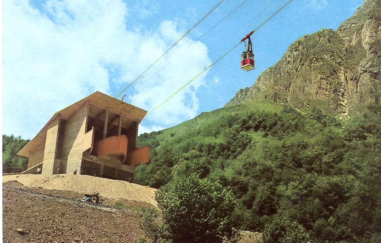 Imagen histórica del teleférico de Fuente Dé. 