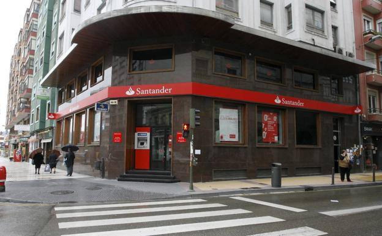 IU critica los cierres de sedes del Banco Santander en zonas rurales «ante pasividad de Gobierno»