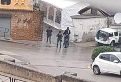 Imagen secundaria 1 - Operativo de la Guardia Civil en el local de una asociación cannábica en Solares