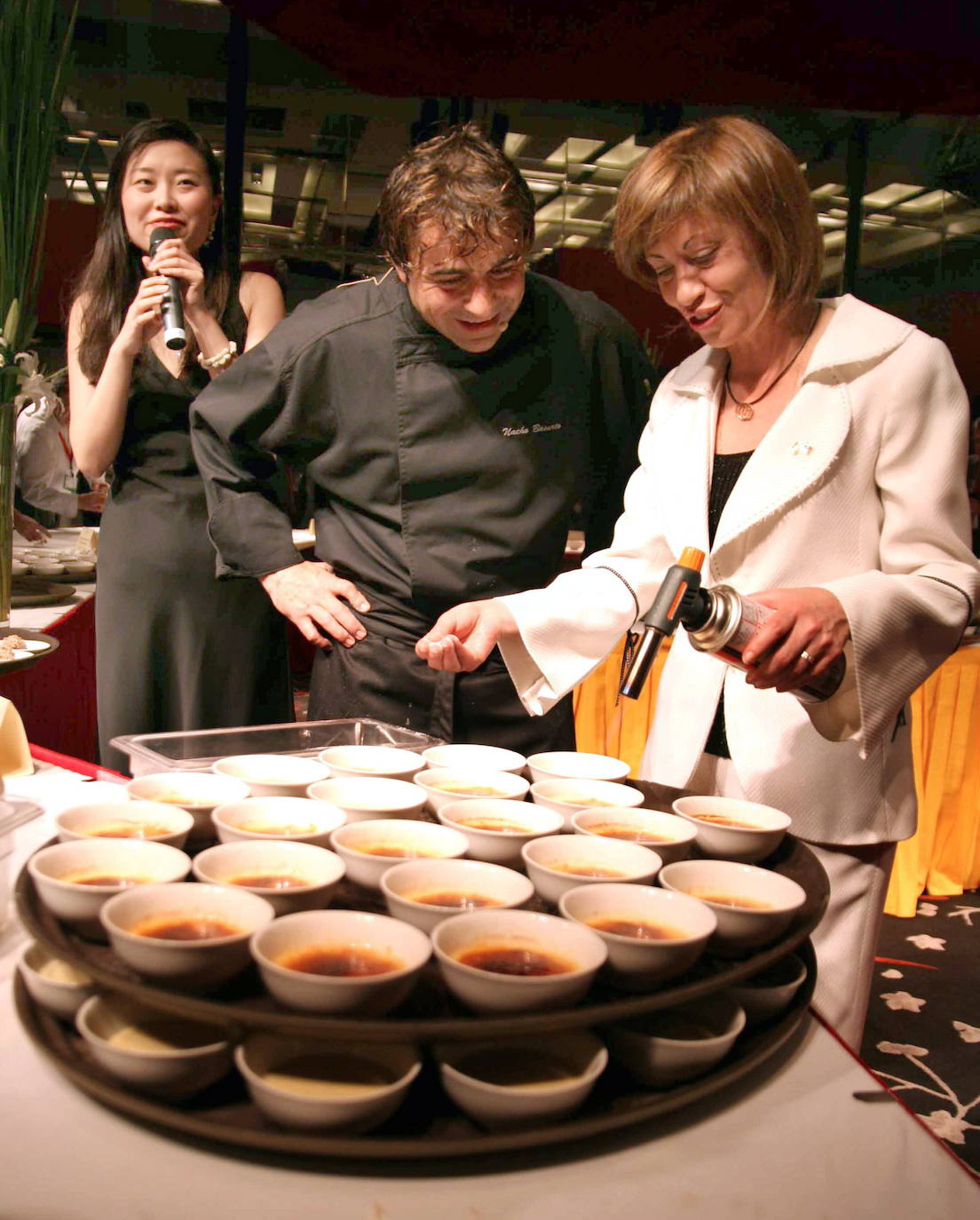 Con la que ministra Espinosa, en Shangai en 2007, en un evento de promoción de la gastronomía española.