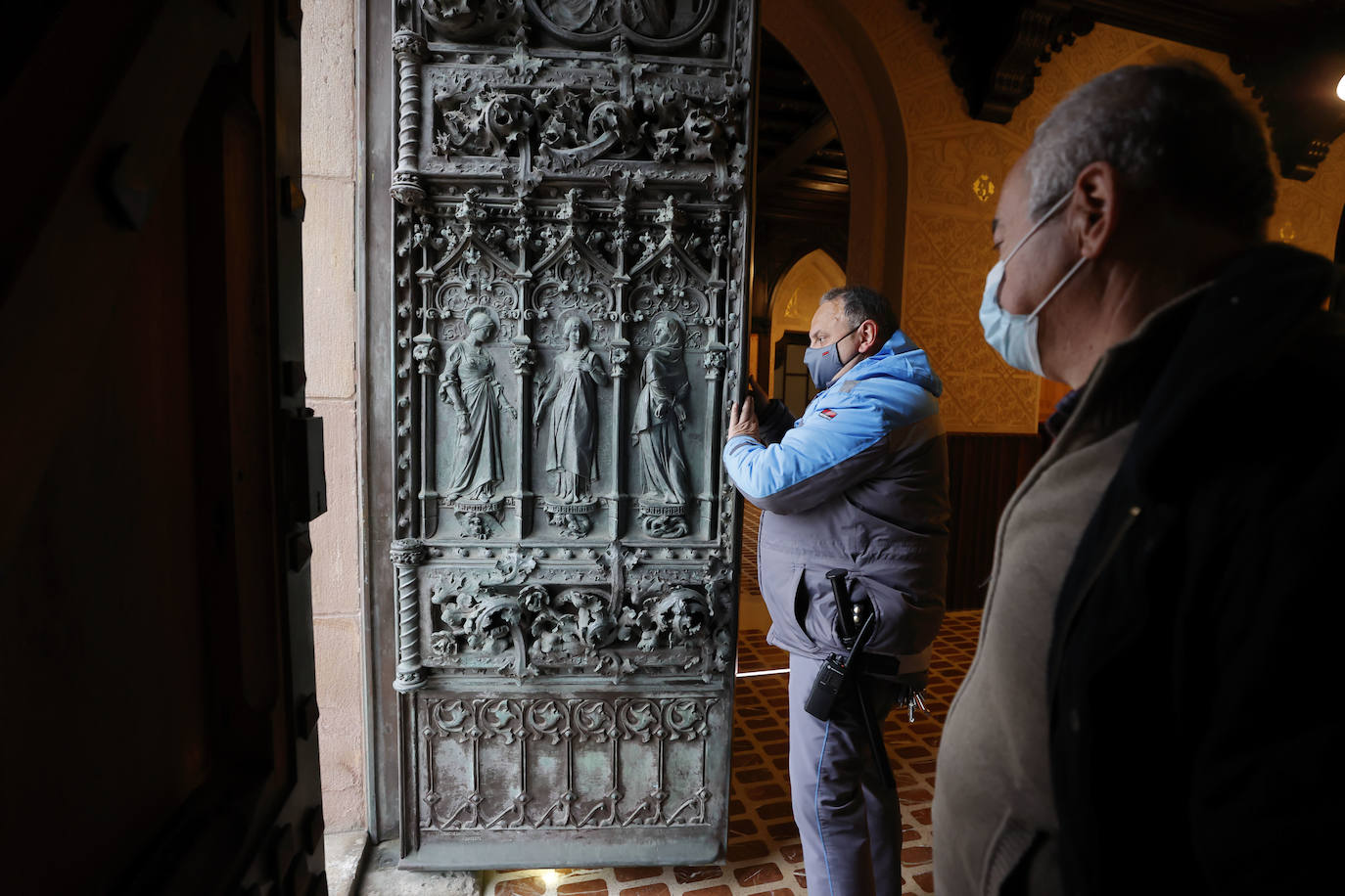 El edificio avanza en la rehabilitación de sus espacios. En primavera la Iglesia verá culminada su restauración y comenzará el refuerzo del claustro oeste 